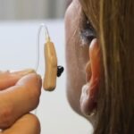 Estudo aponta que perda auditiva na meia-idade pode aumentar o declínio cognitivo