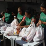 Distribuição das Cestas de Natal em Camaçari entra em pausa para reforço de estoque; 90% já foram entregues e retomada ocorre em 22 de dezembro