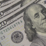 Dólar dispara, vai a R$ 5,42, e Bolsa despenca 4% com apoio de Bolsonaro a Flávio em 2026