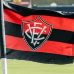 Criticado pela torcida, ex-Vitória aciona clube na Justiça após atrasos de pagamentos; confira