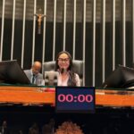 Deputada estadual Ivoneide Caetano preside sessão e destaca compromisso com o povo baiano