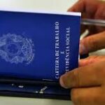 Maioria dos brasileiros ainda prefere ter um emprego com carteira assinada, principalmente os mais jovens