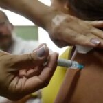 Empresas devem informar trabalhadores sobre vacinação e acesso a diagnóstico de câncer