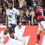 Jornal europeu chama arbitragem de Vitória x Flamengo de “escândalo” e cita preferências do clube carioca