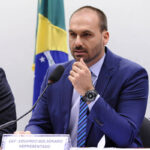 PF suspeita que dinheiro de Vorcaro tenha custeado despesas de Eduardo Bolsonaro nos EUA