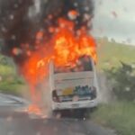 Dois ônibus pegam fogo em Camaçari e Catu