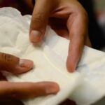 Quatro em cada dez estudantes faltam às aulas mensalmente por dores menstruais