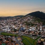 Criança de 4 anos é atingida por golpe de facão durante briga em bar na Bahia