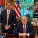 Mais da metade dos brasileiros acredita Trump quer ajudar Flávio Bolsonaro com tarifaço, diz Datafolha