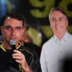 Moraes suspende visitas de Flávio Bolsonaro ao pai após divulgação de carta em apoio à pré-candidatura