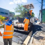 Obra da nova Avenida Acajutiba avança com recapeamento asfáltico