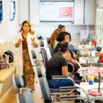 Qualifica Mulher inicia curso de manicure e pedicure na Carreta da Beleza