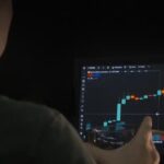 Ibovespa supera 206 mil pontos pela primeira vez e bancos disparam